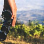 Cégvezető távcsővel a jövőbe néz – az ERP rendszer segít előre látni a vállalat működését és megtérülő döntéseket hozni