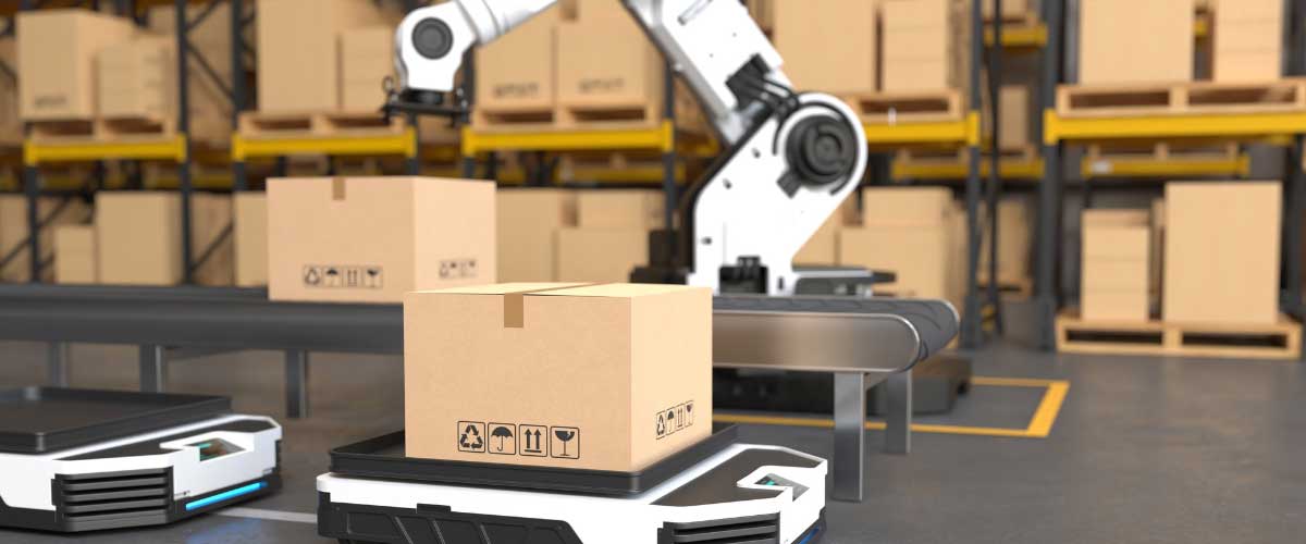 Automatizált raktári folyamat robotkarral és csomagokkal, amely a Business Central 28 számlaautomatizálási újdonságait szemlélteti.